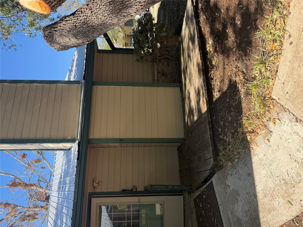 Lockhart Condo: 728 West San Antonio Street