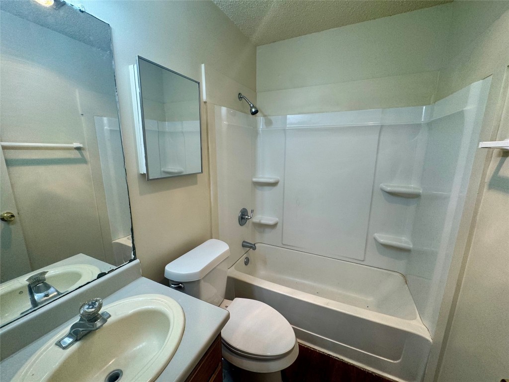 Lockhart Condo: 1510 South Medina Street