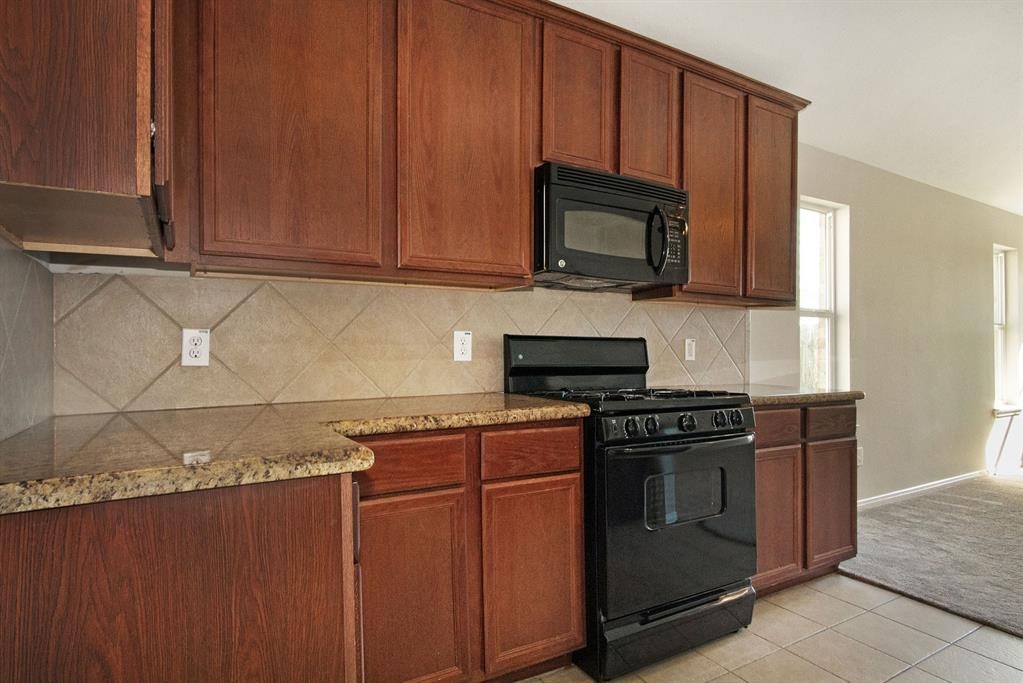 Manvel Condo: 127 Rodeo Drive