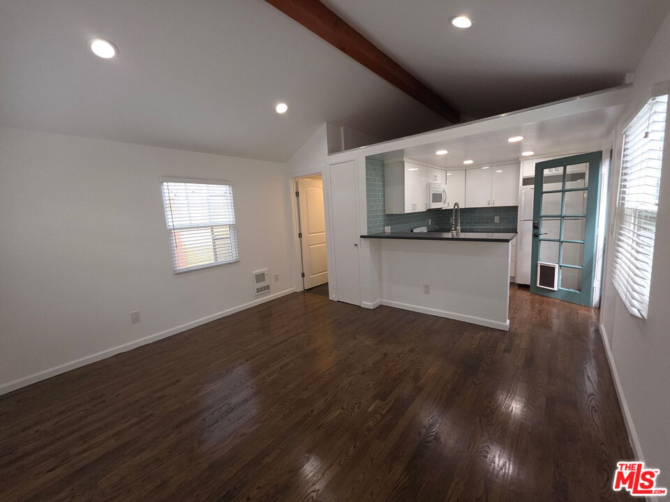 Venice Condo: 315 North Venice Boulevard