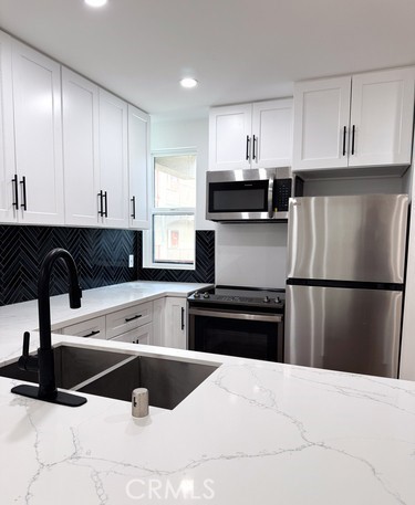 Encino Condo: 17000 Burbank Boulevard