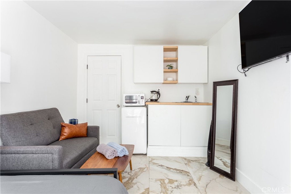 Sherman Oaks Condo: 14818 Round Valley Drive