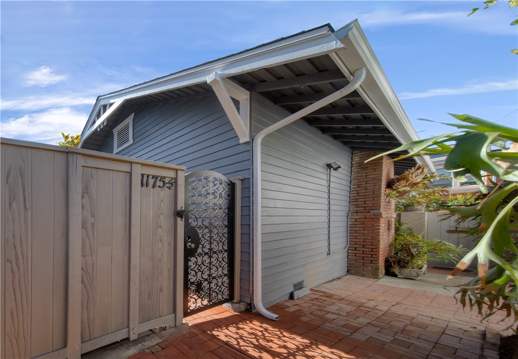 Laguna Beach Condo: 1175 Glenneyre Street