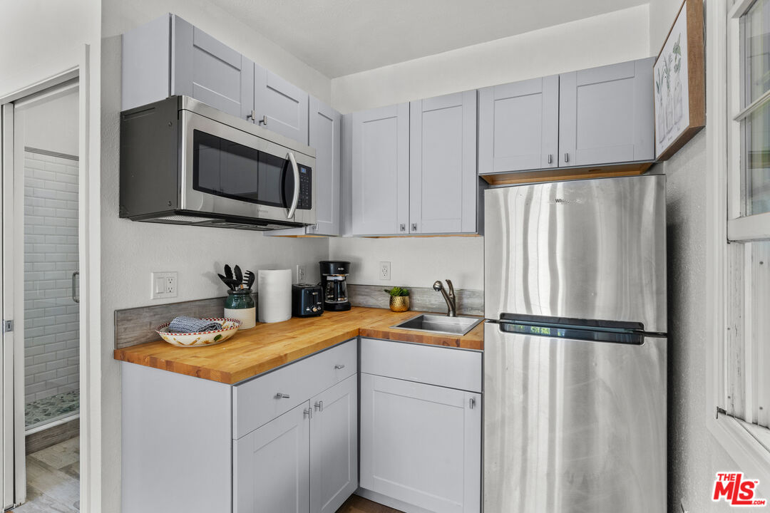 Sherman Oaks Condo: 4814 Lemona Avenue