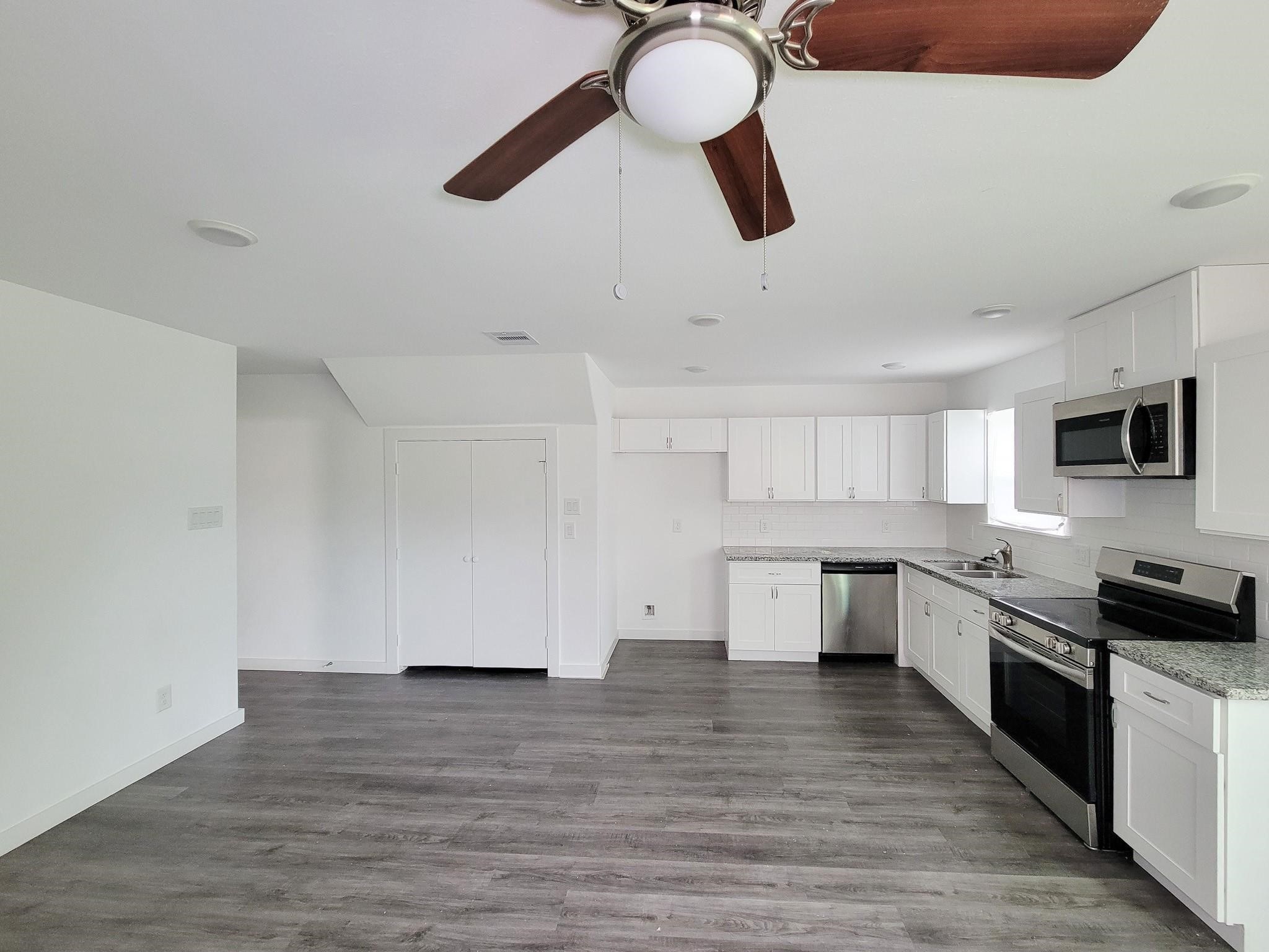 Houston Condo: 8122 Sterlingshire Street