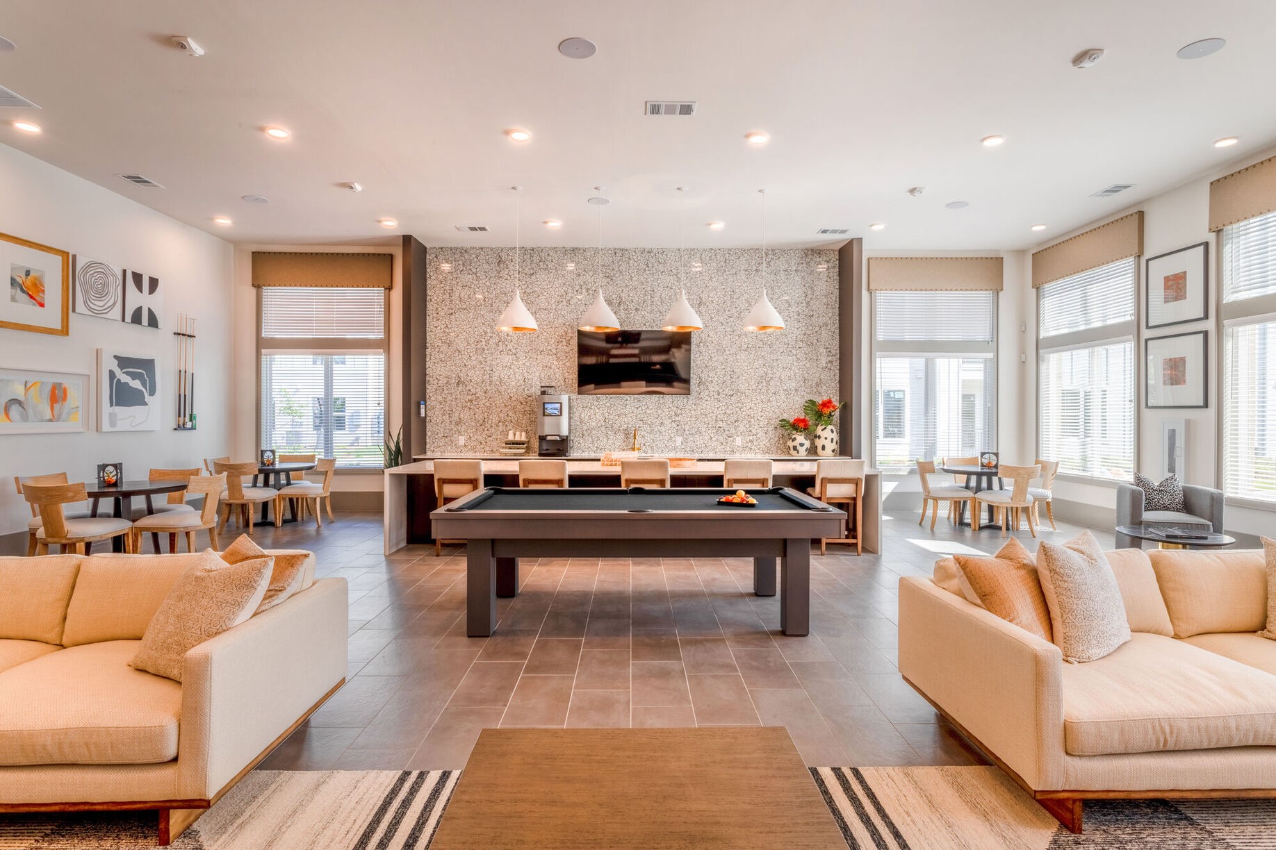 Houston Condo: 13939 Hillcroft Avenue