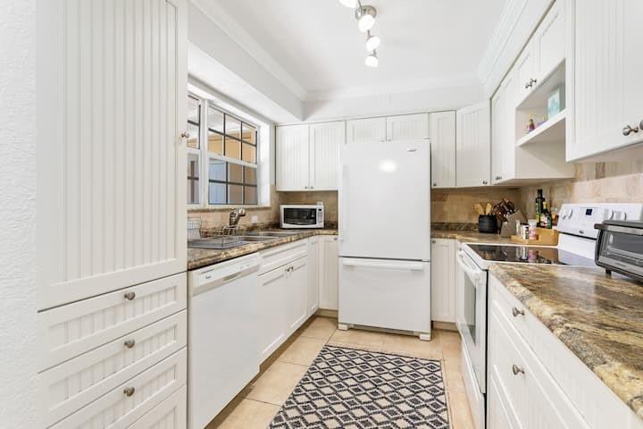 Davenport Condo: 646 Longboat Drive