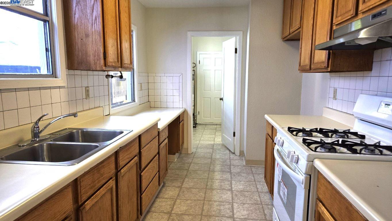 Albany Condo: 702 Solano Avenue