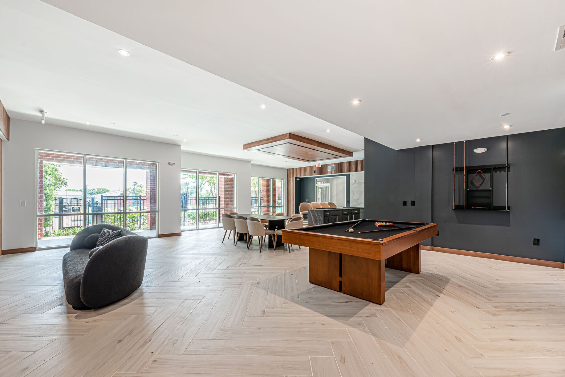 Houston Condo: 8877 Lakes At 610 Drive