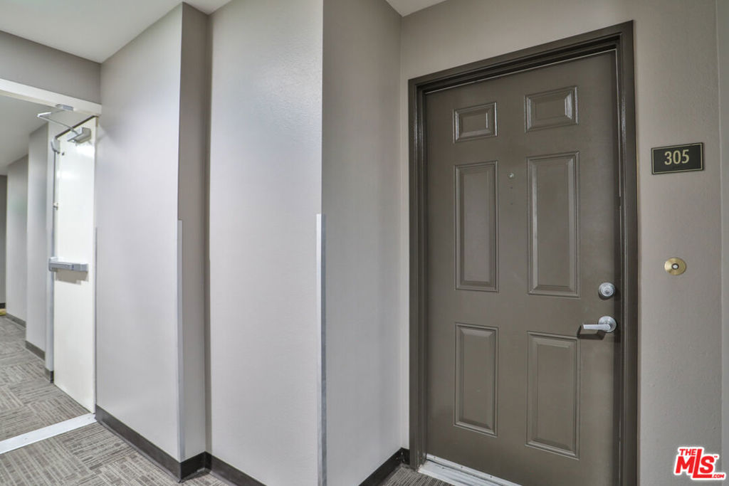 Playa Vista Condo: 6400 Crescent Parkway