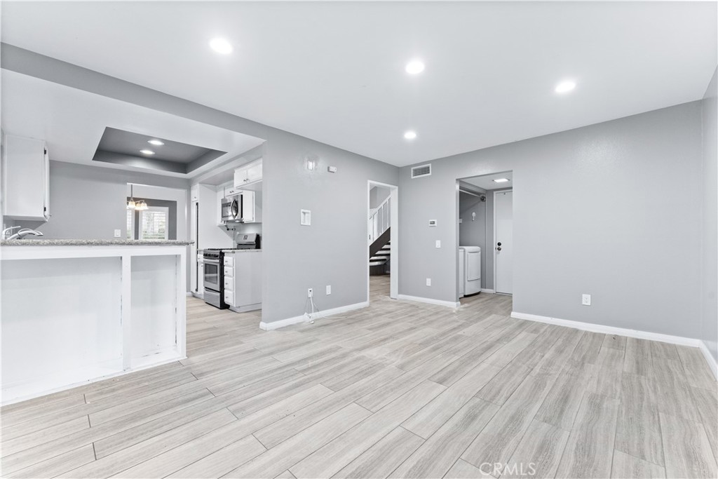 Irvine Condo: 83 Weepingwood