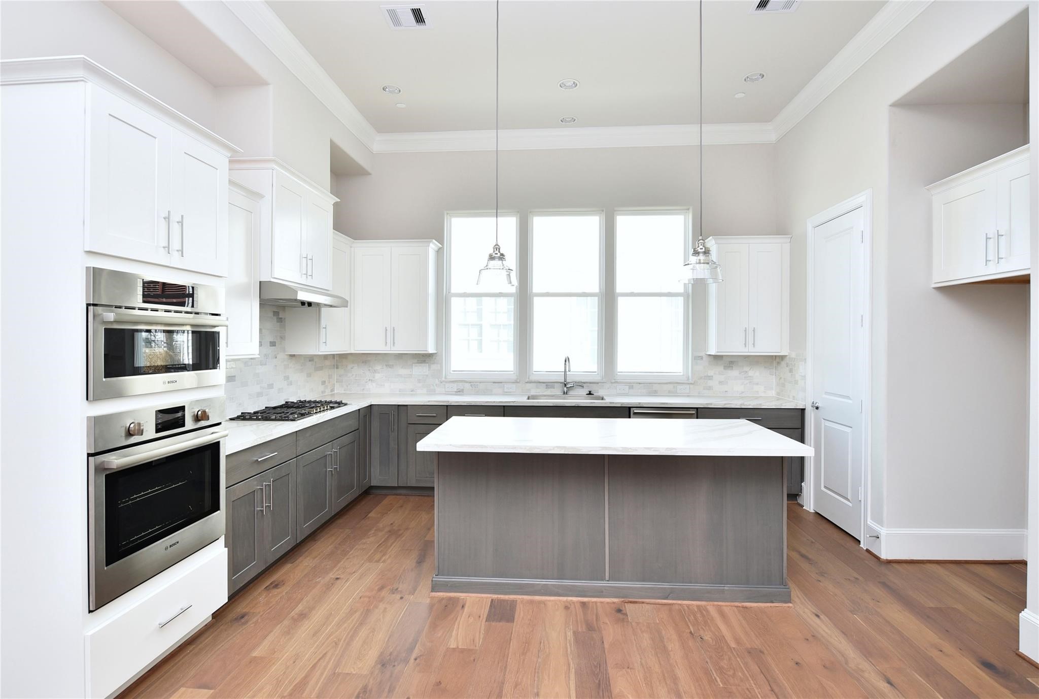 Houston Condo: 706 Cage Street