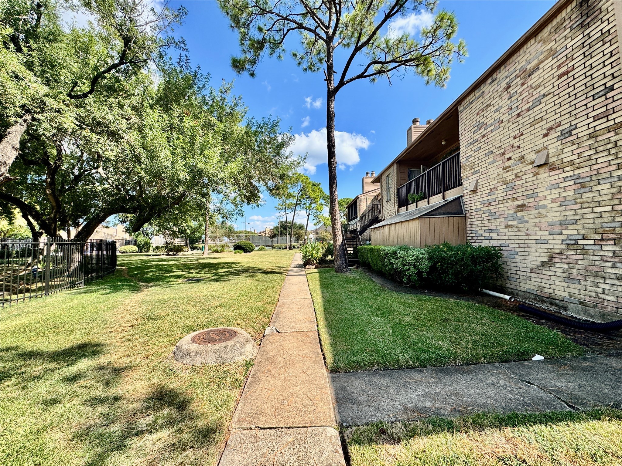 Houston Condo: 10555 Turtlewood Court