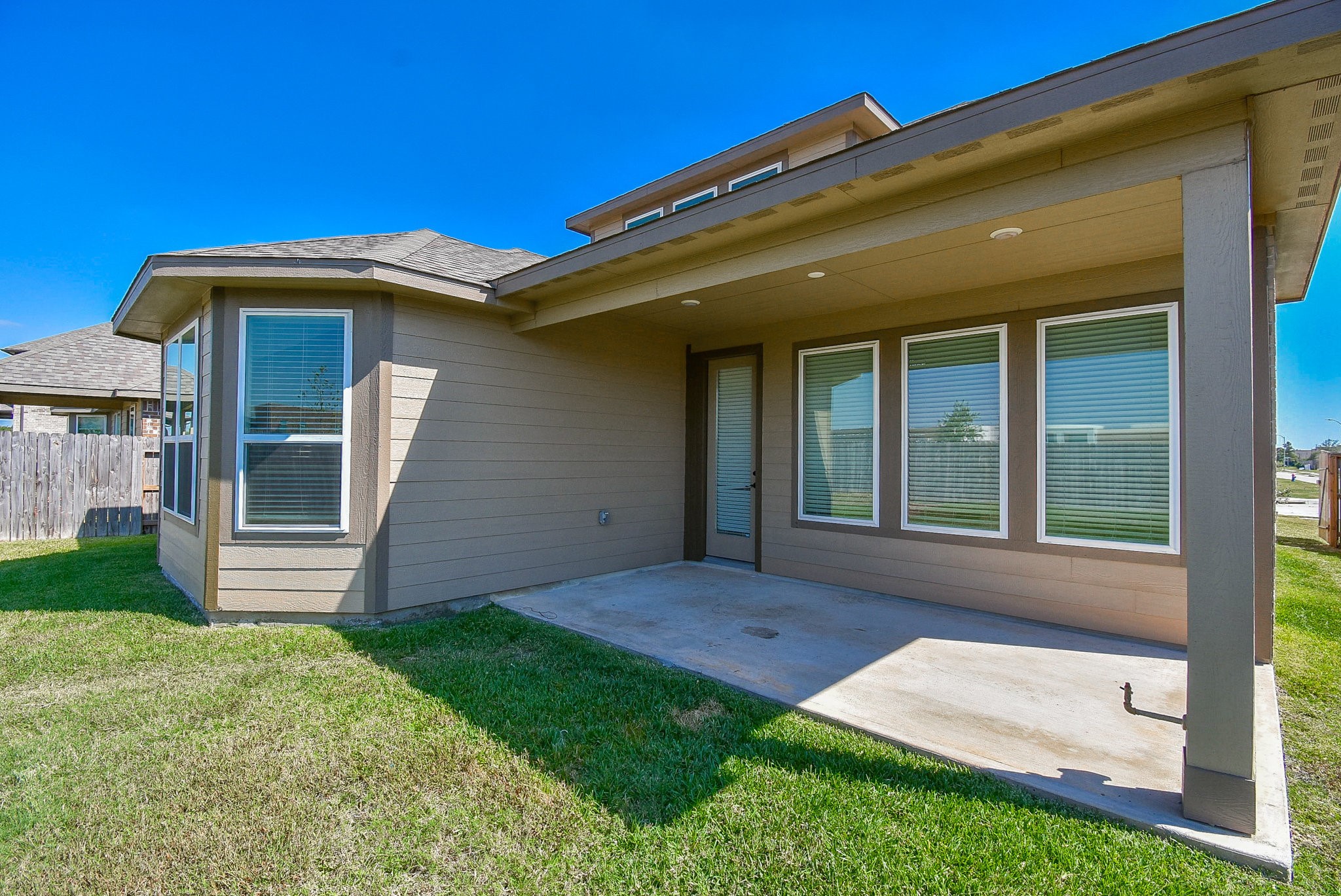 Pearland Condo: 2008 Harrow Oak Lane