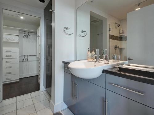 Austin Condo: 300 Bowie Street