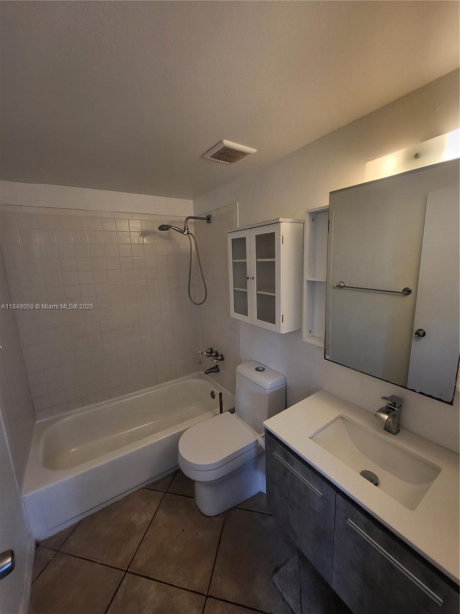 Miami Beach Condo: 1008 Jefferson Avenue