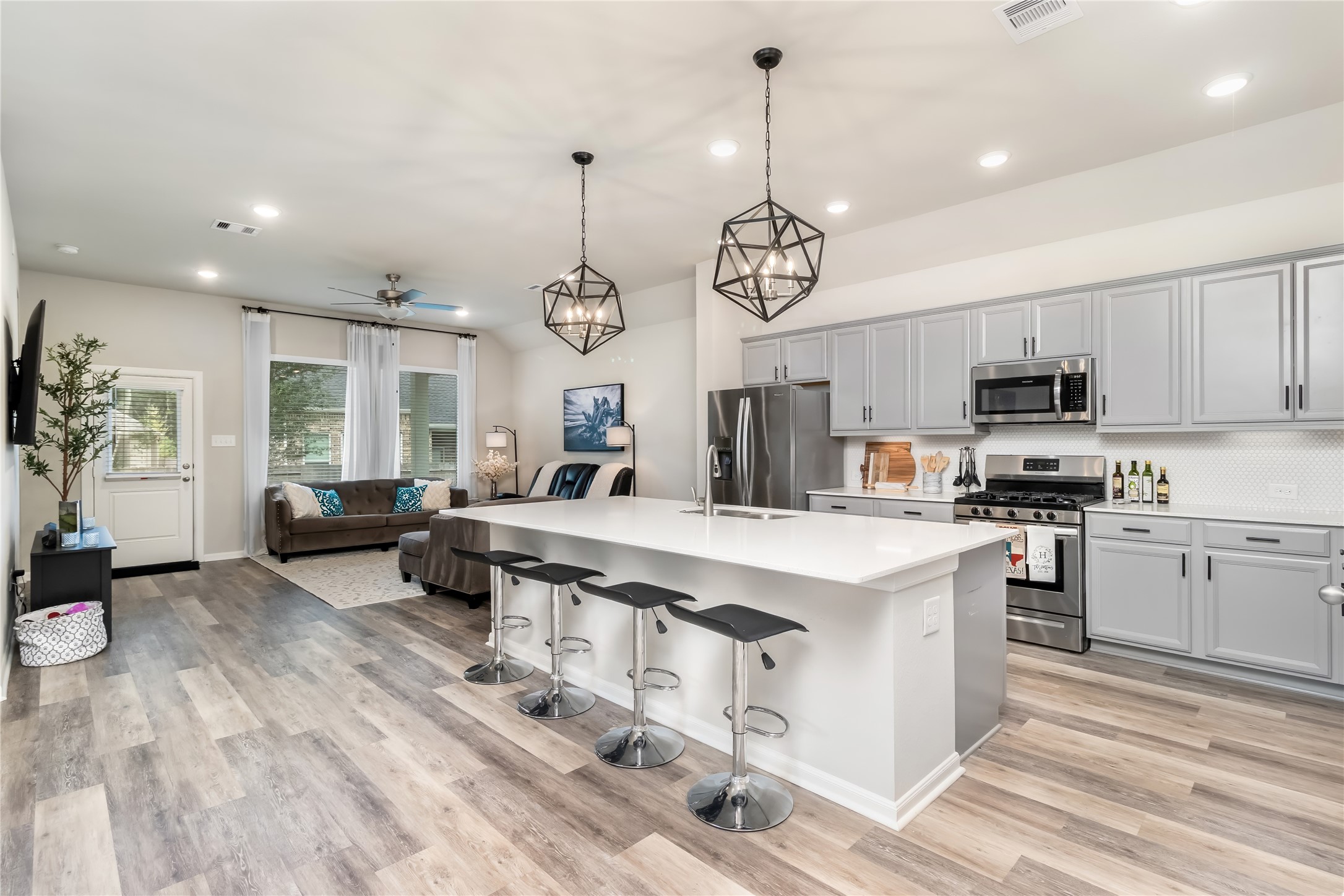 Willis Condo: 323 Fanpalm Court