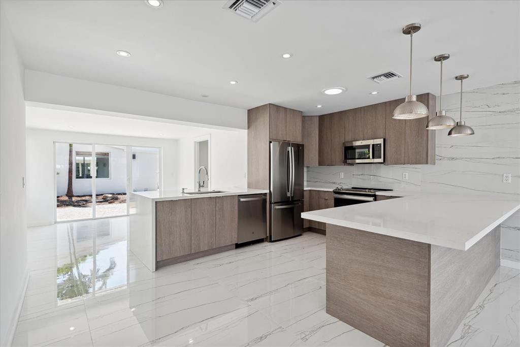 Wilton Manors Condo: 2201-1 Northeast 9th Avenue