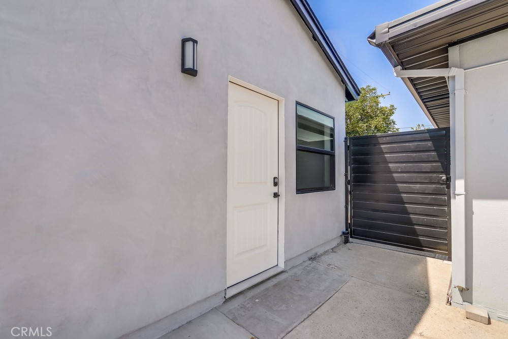 Anaheim Condo: 1260 East Turin Avenue