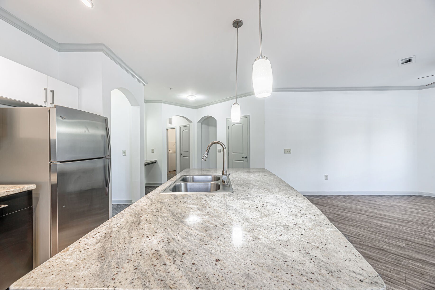 Houston Condo: 8877 Lakes At 610 Drive