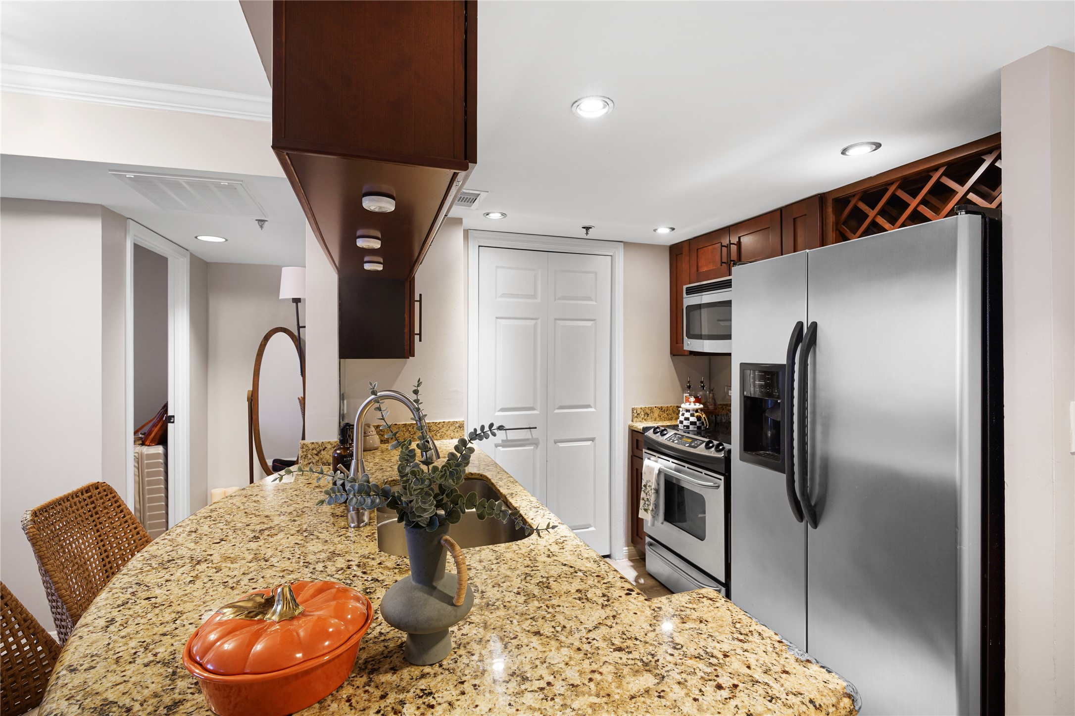 Houston Condo: 3525 Sage Road