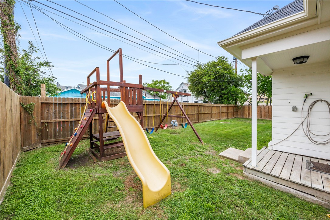 Corpus Christi Condo: 330 Palmero Street