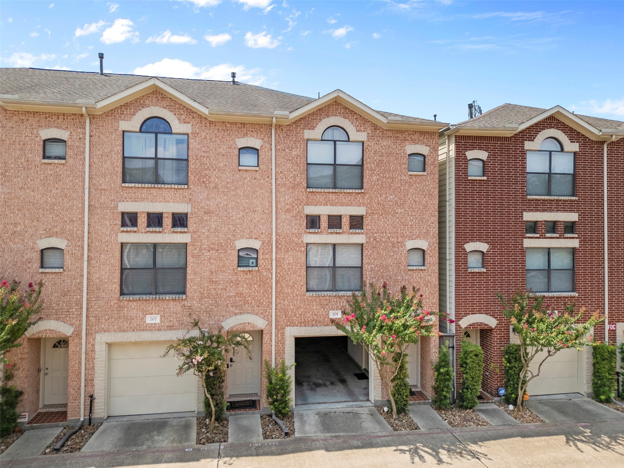 Houston Condo: 8715 Meadowcroft Drive