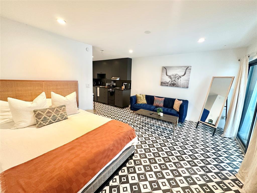 Austin Condo: 201 Academy Drive