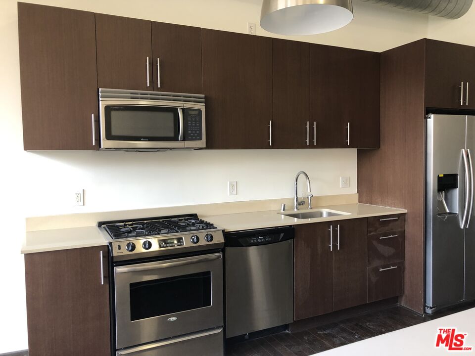 Los Angeles Condo: 1645 Vine Street