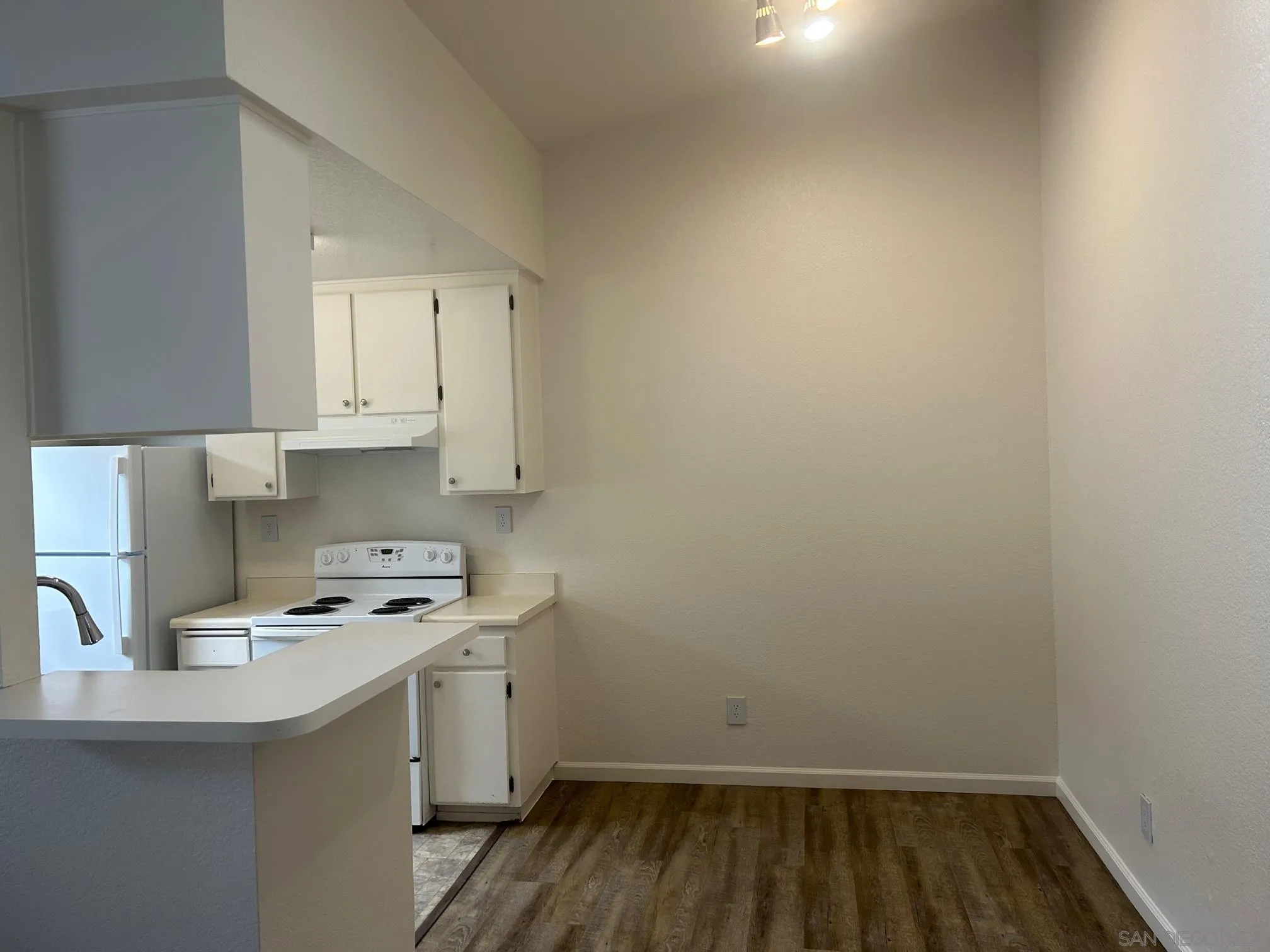 San Diego Condo: 3934 Hamilton Street