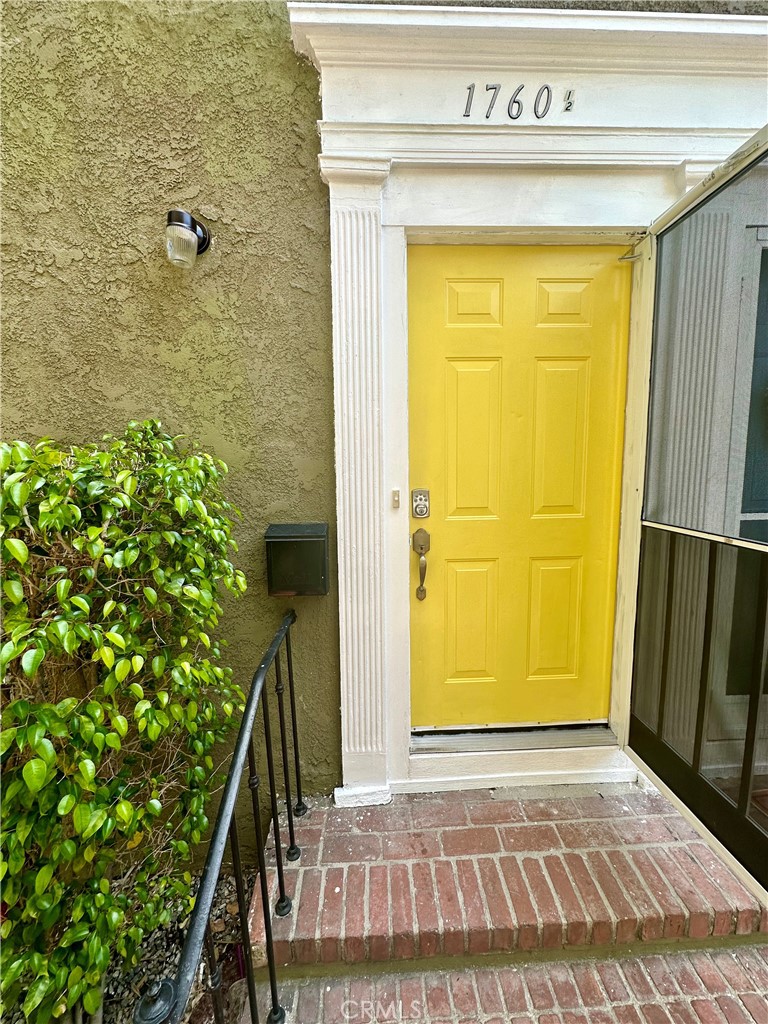 Hollywood Condo: 1760 1/2 North Las Palmas Avenue