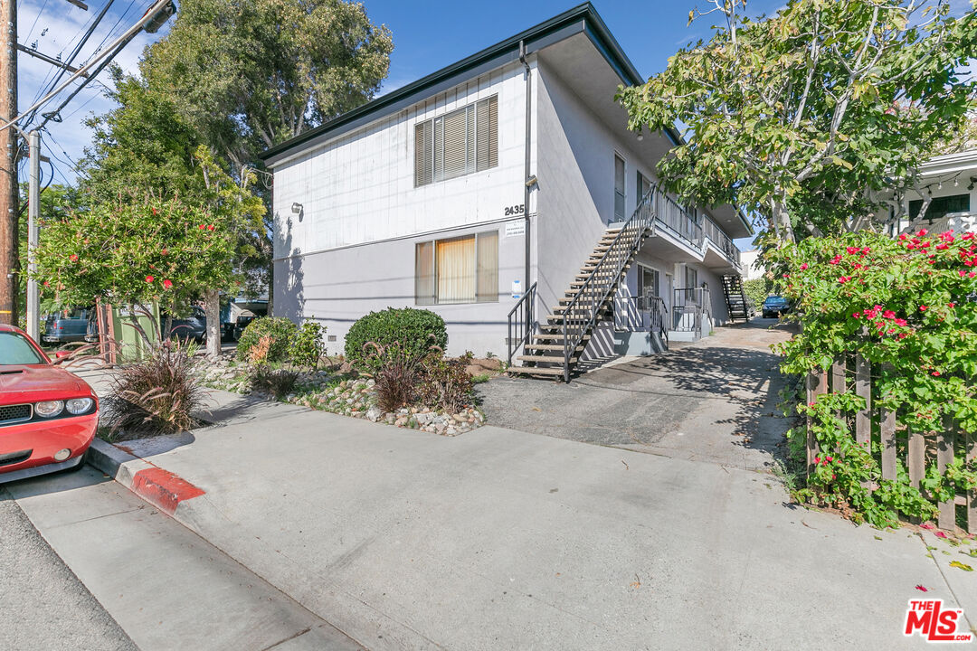 Santa Monica Condo: 2435 2nd Street