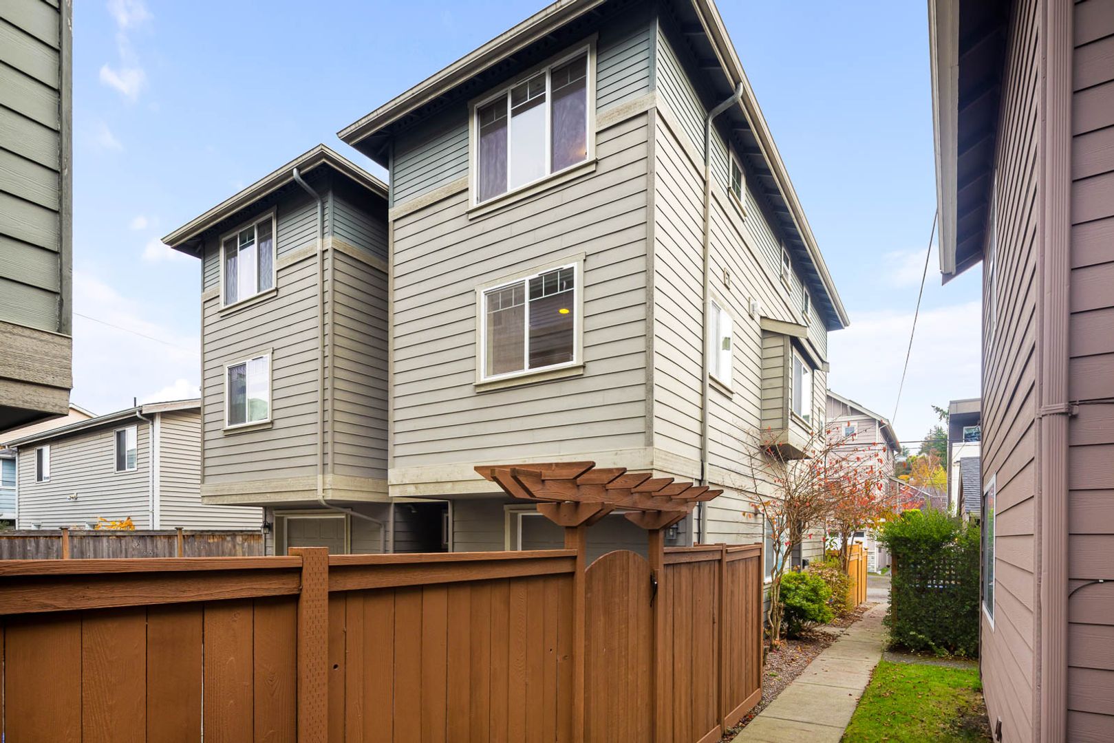 Seattle Townhome: 3424 34th Ave W