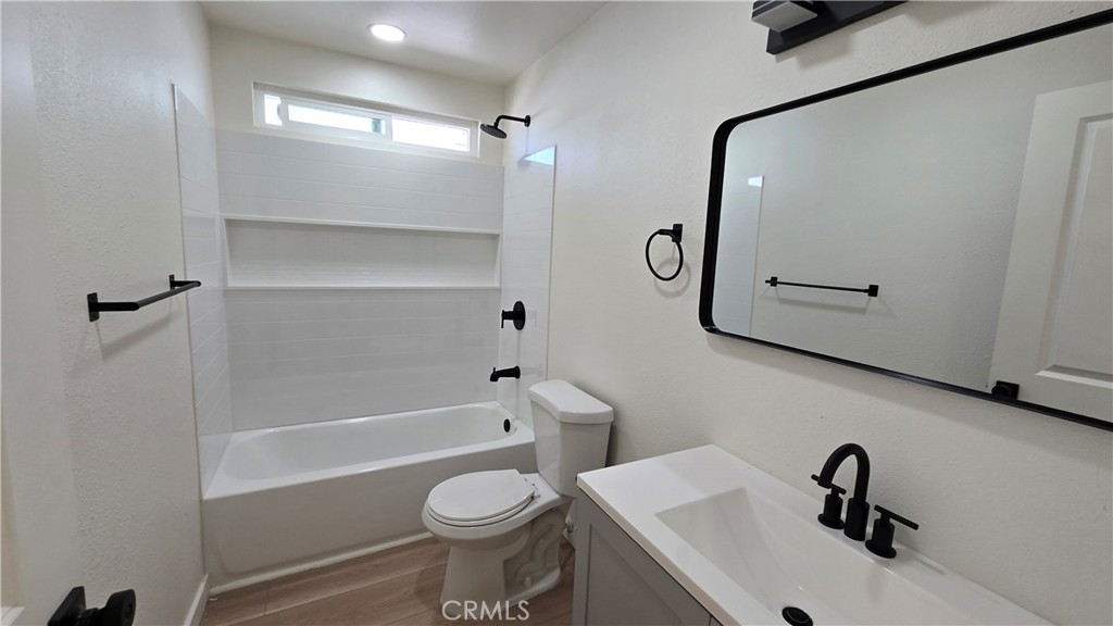 Lawndale Condo: 15917 Prairie Avenue