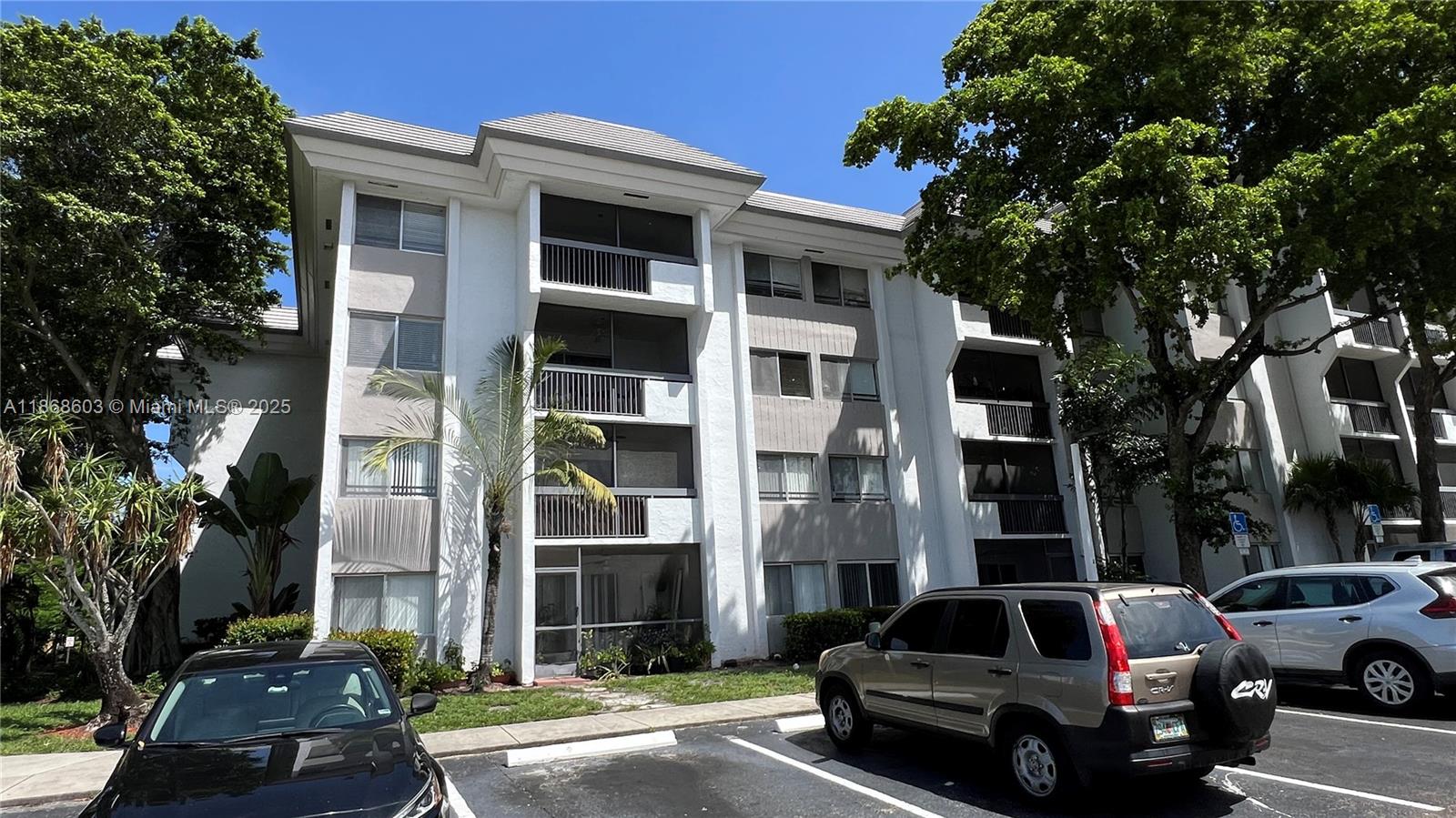 Plantation Condo: 711 North Pine Island Road