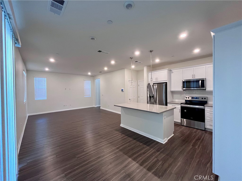 Lake Elsinore Condo: 913 Helena Ridge