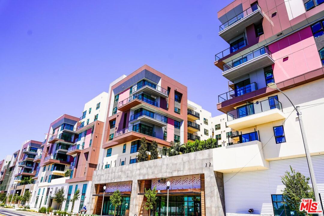 Burbank Condo: 800 North Front Street