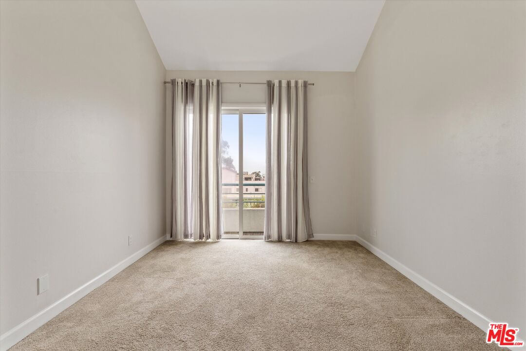 Los Angeles Condo: 12773 Caswell Avenue