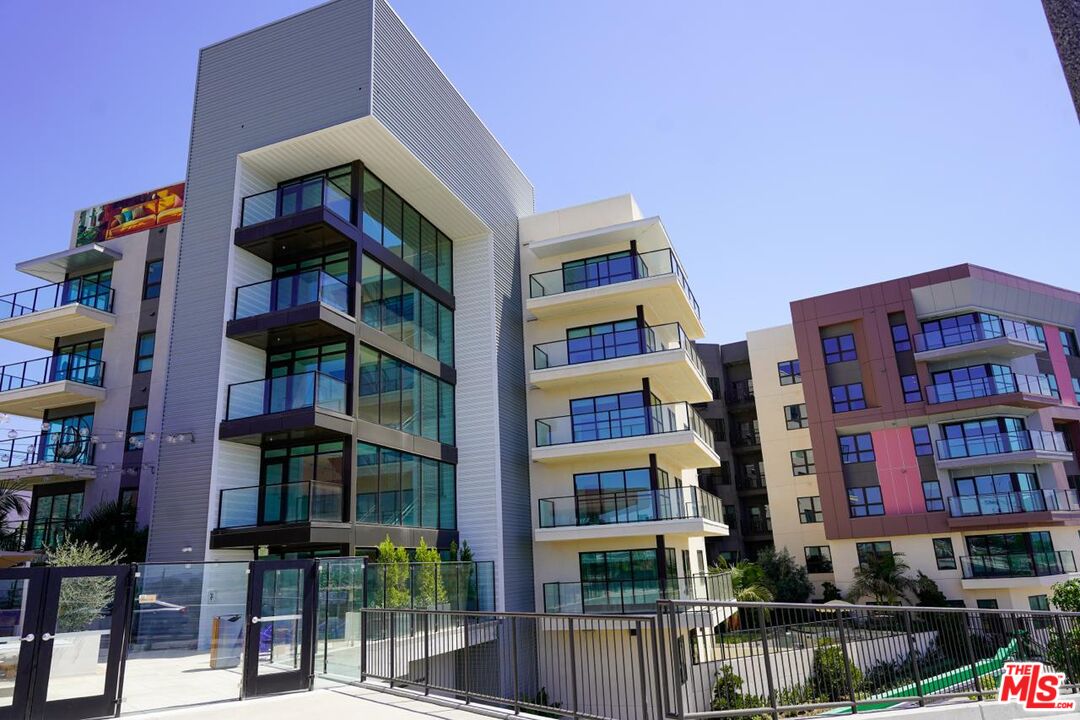 Burbank Condo: 800 North Front Street