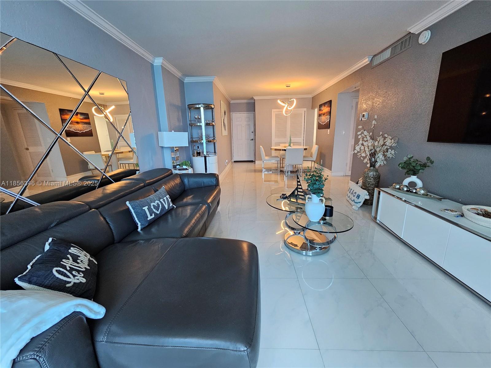 Hollywood Condo: 2501 South Ocean Drive