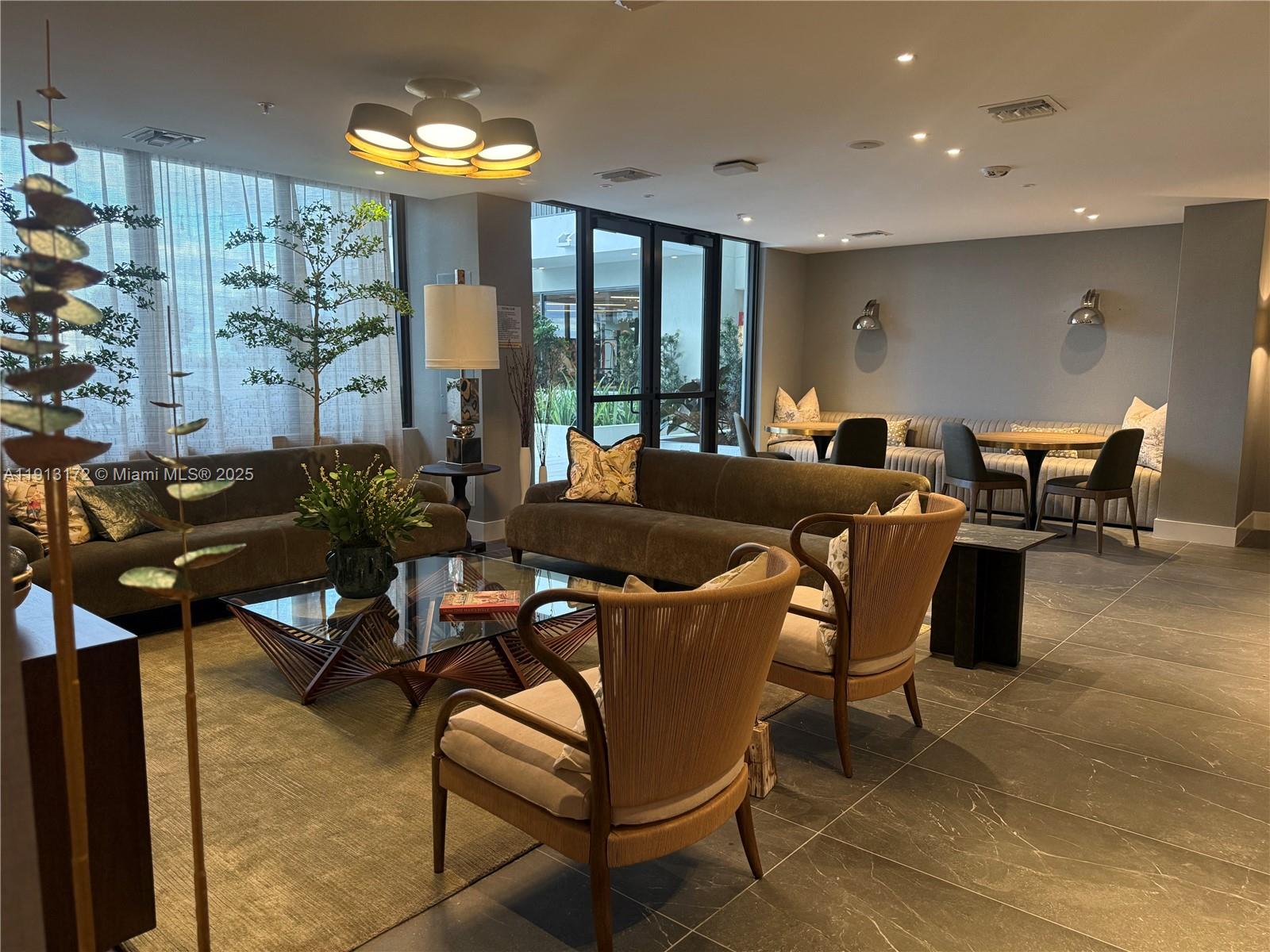 Hollywood Condo: 2000 Van Buren Street