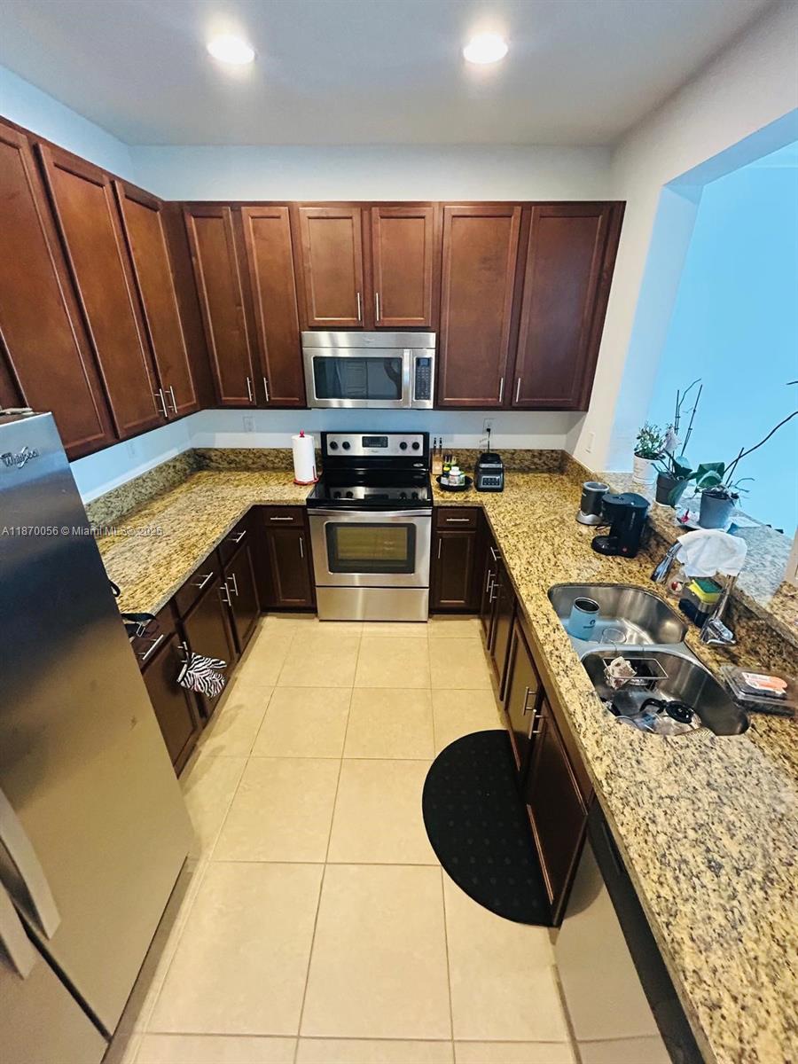 Pembroke Pines Condo: 819 Southwest 147th Avenue