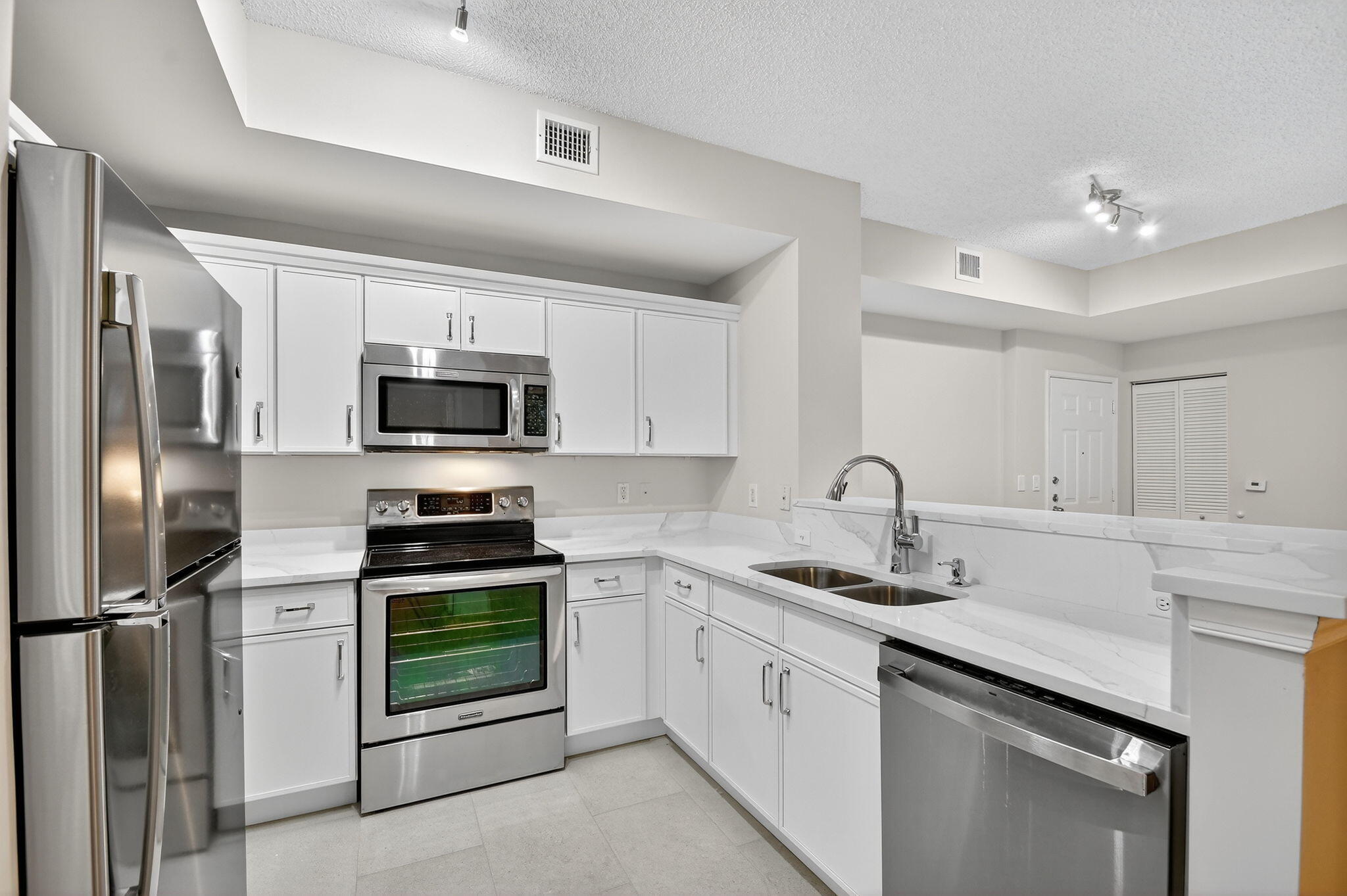 West Palm Beach Condo: 780 South Sapodilla Avenue