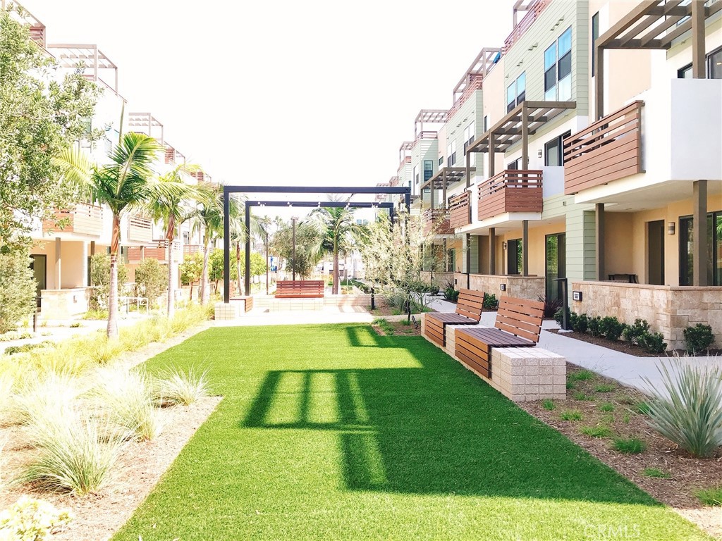 Costa Mesa Condo: 689 Doheny Street