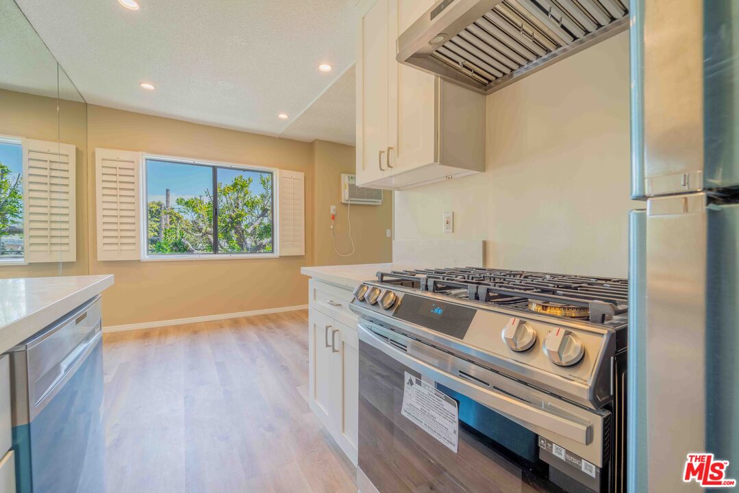Los Angeles Condo: 11871 Idaho Avenue