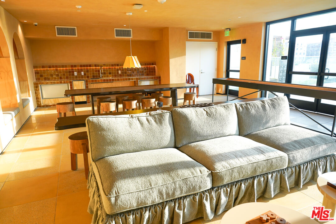 Los Angeles Condo: 200 Mesnager Street