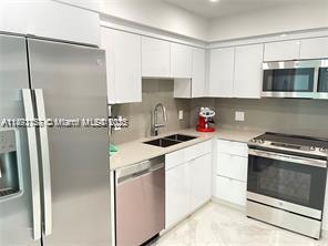 Miami Beach Condo: 5005 Collins Avenue