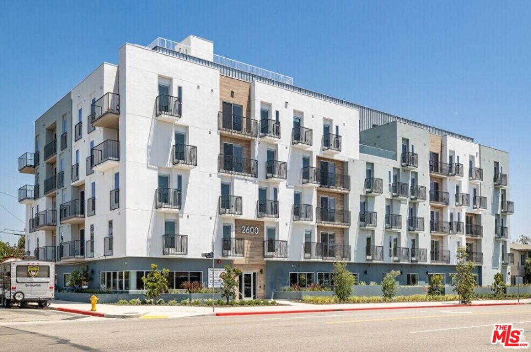 Los Angeles Condo: 2600 South Sepulveda Boulevard