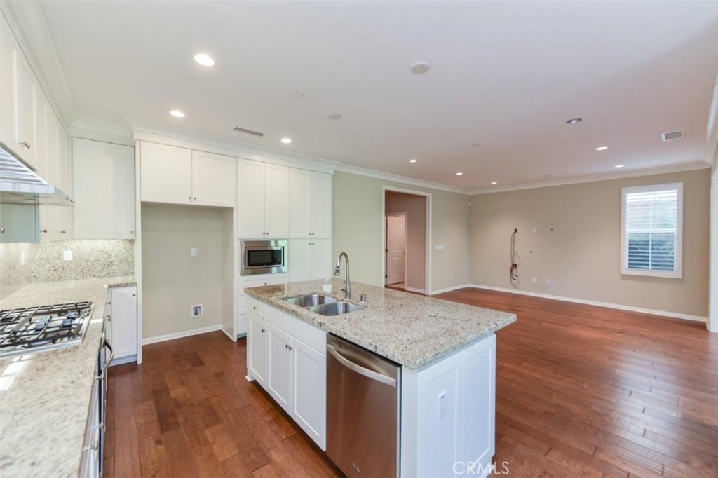 Irvine Condo: 71 Twin Flower