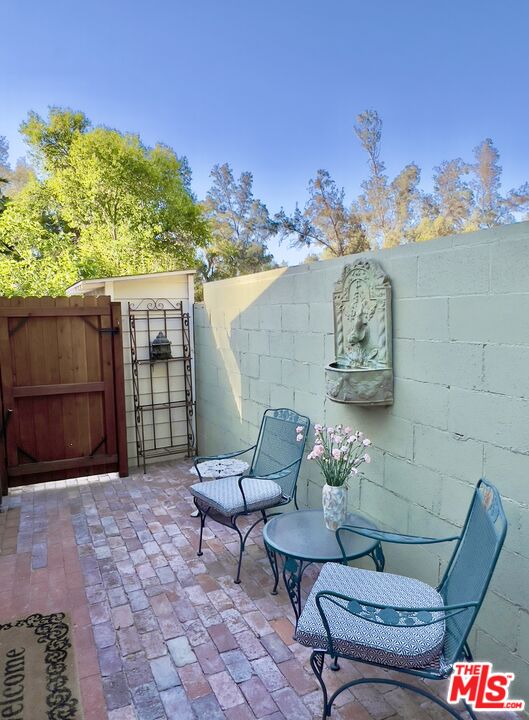 Woodland Hills Condo: 5262 Sale Avenue